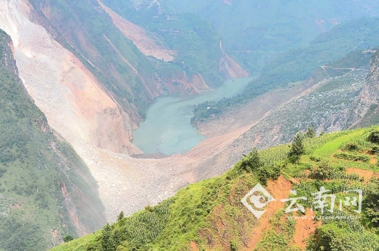 http://m.thaithavorn.com/uploadfile/2014/0807/20140807031936547.jpg