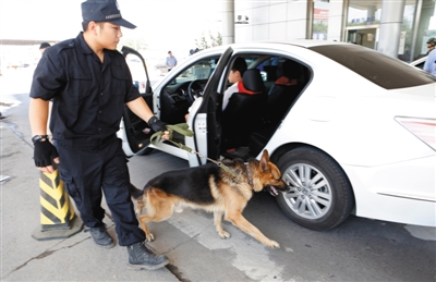 http://m.thaithavorn.com/uploadfile/2014/0813/20140813030858749.jpg
