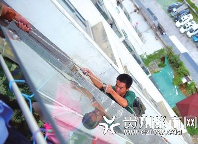 http://m.thaithavorn.com/uploadfile/2014/0828/20140828032828859.jpg