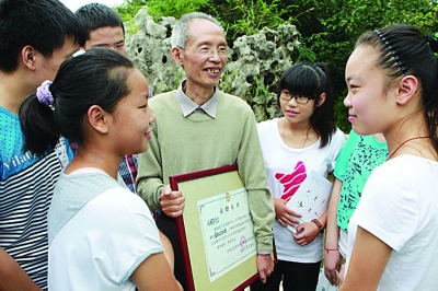 http://m.thaithavorn.com/uploadfile/2014/0910/20140910090240105.jpg
