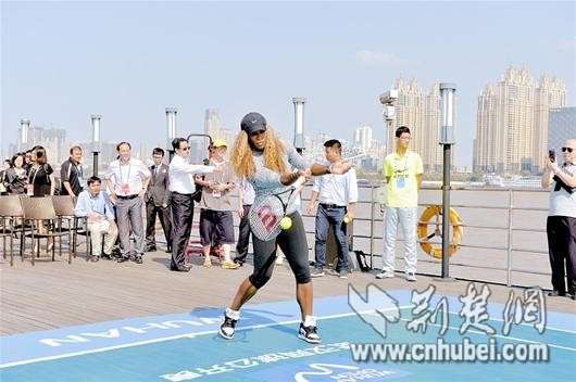 http://m.thaithavorn.com/uploadfile/2014/0923/20140923112549646.jpg