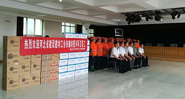 愛(ài)心企業(yè)慰問(wèn)環(huán)衛(wèi)工人